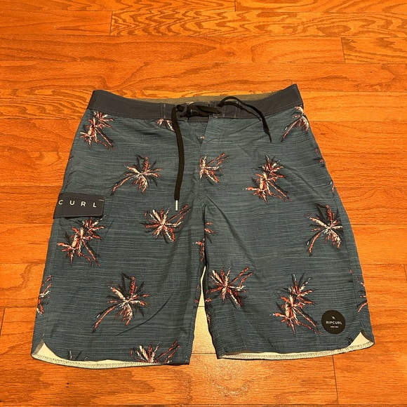 Rip Curl Men's Tropical Print Board Shorts - Picture 1 of 4